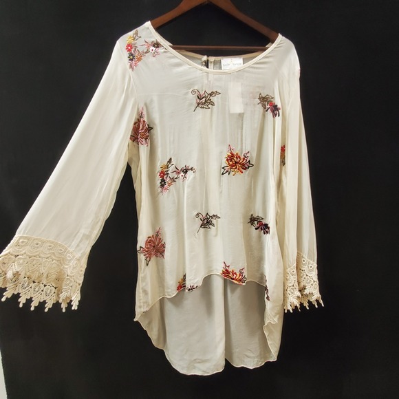 belle france Tops - Belle‎ France Womens Silk Blend Top Size XL Italian Floral Embroidered Flare